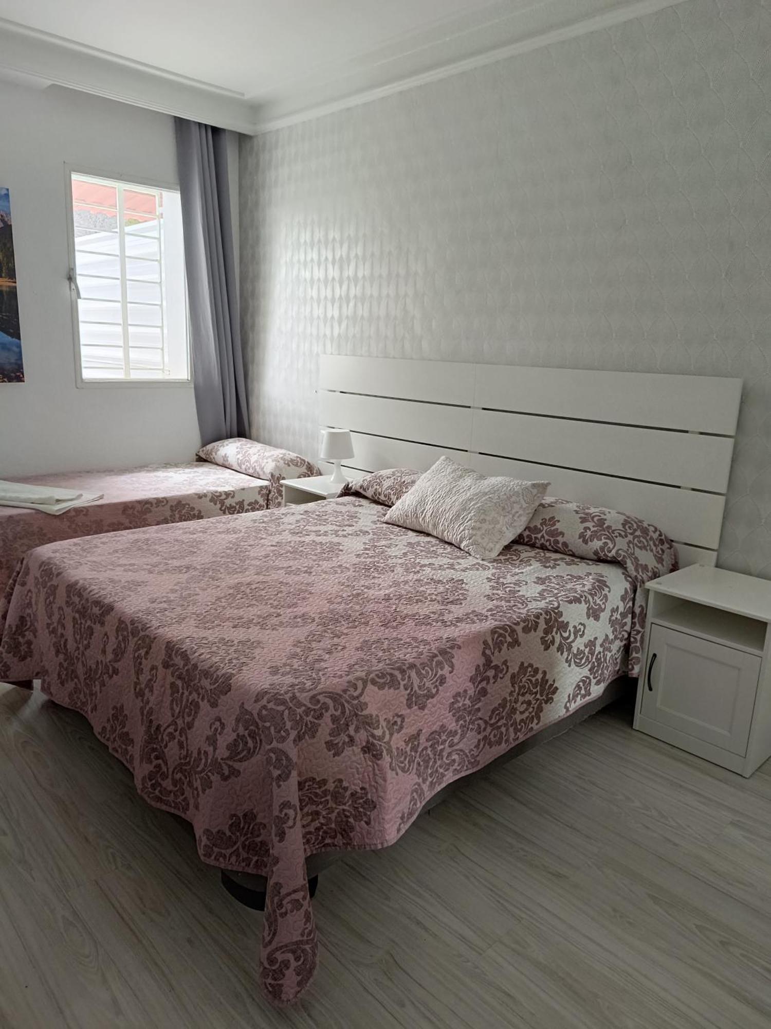 Hostal Fuente Del Pino Jumilla Bagian luar foto